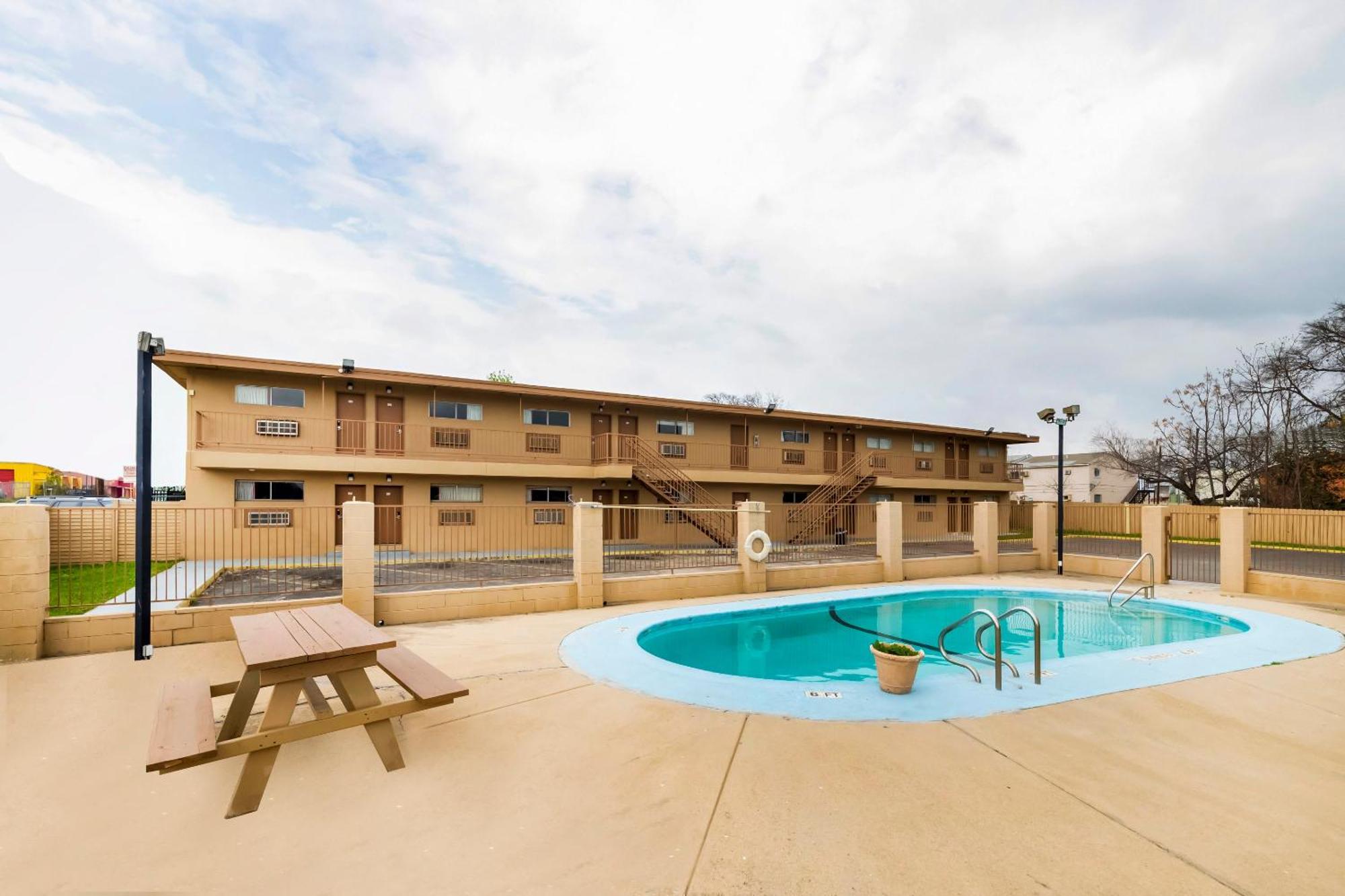 Oyo Hotel San Antonio Lackland Afb Seaworld Hwy 90 W Экстерьер фото