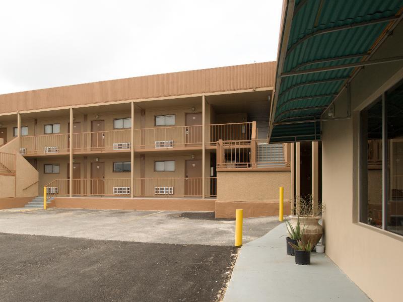 Oyo Hotel San Antonio Lackland Afb Seaworld Hwy 90 W Экстерьер фото
